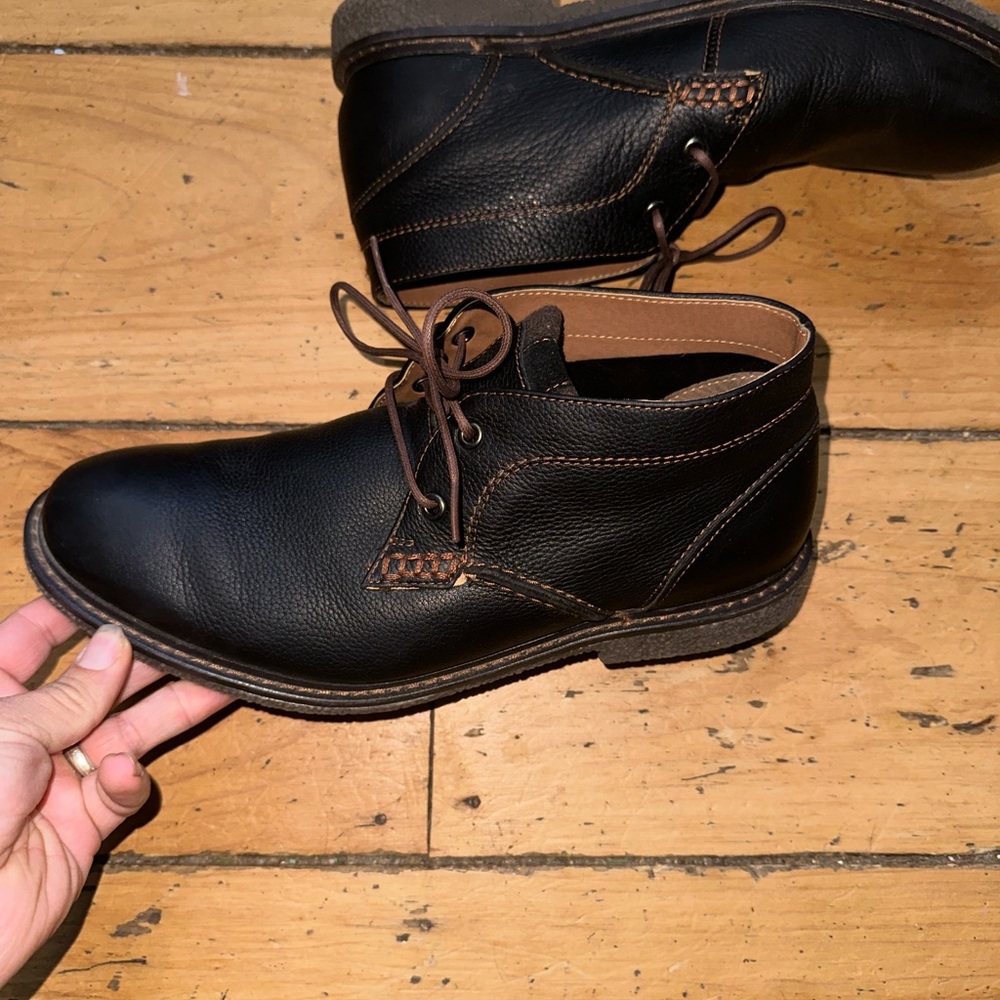 Johnson and Murphy Chukka style leather boots